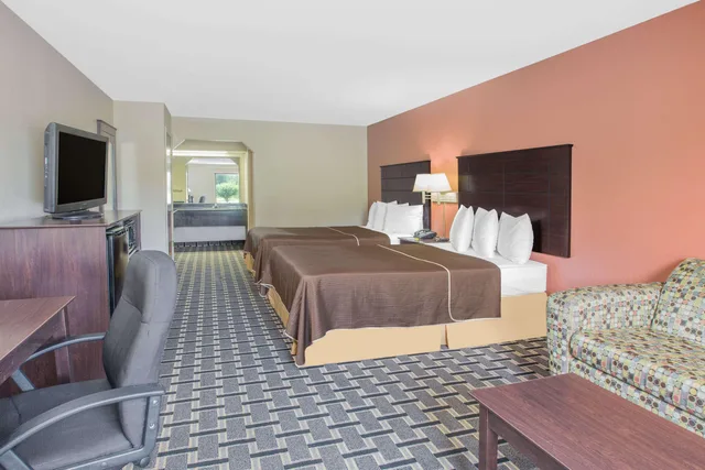 جناح بسريرين مزدوجين، Days Inn and Suites By Wyndham Pine Bluff 1/1