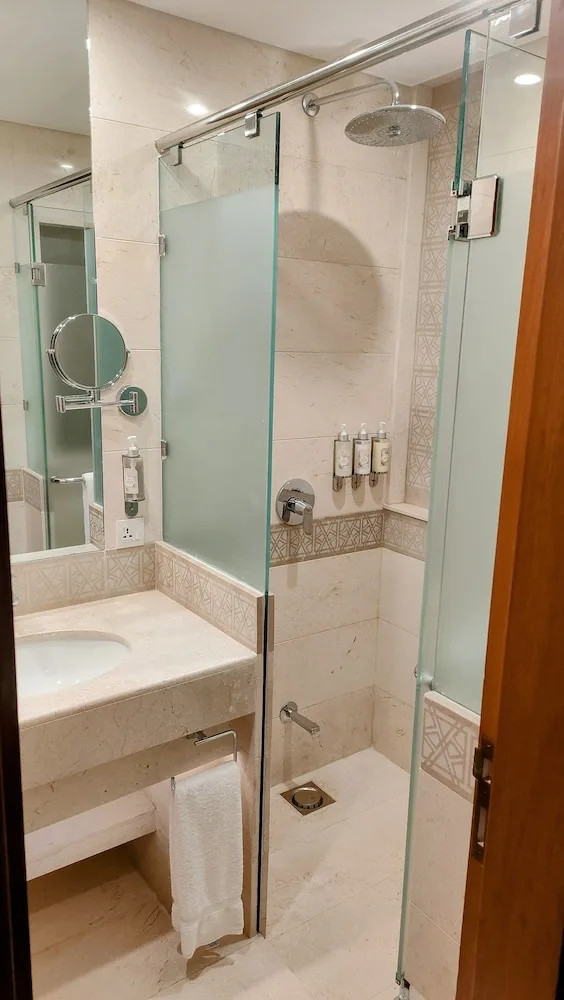جناح تنفيذي بسرير كينج، Serena Hotel Quetta 3/3
