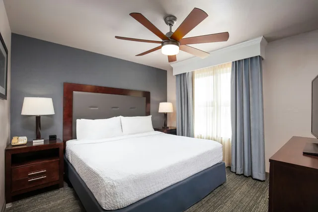 جناح بسرير كينج بغرفة نوم واحدة، Homewood Suites By Hilton Fairfield Napa Valley Area 1/1