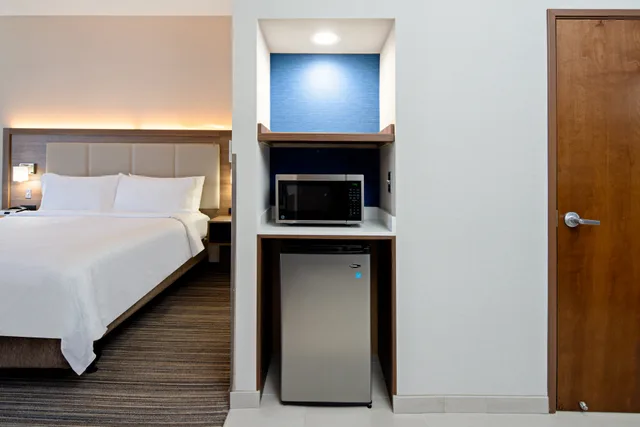 جناح بسرير كينج لذوي الإعاقة، Holiday Inn Express Hotel Suites ATASCADERO 2/6