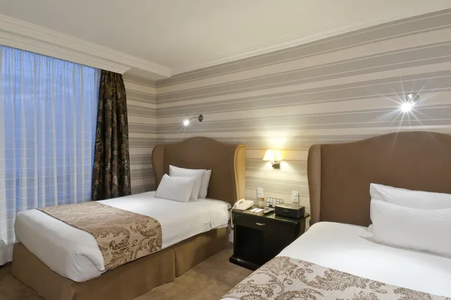 Standard, Twin Beds, Dann Carlton Quito 2/4