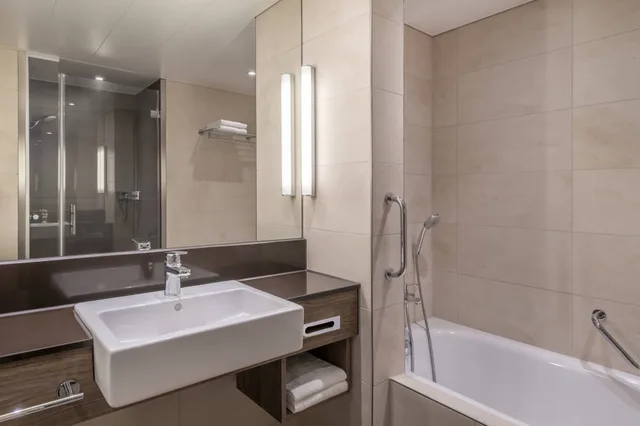جناح جونيور بسرير كينج بغرفة نوم واحدة مع أريكة، Courtyard By Marriott Linz 5/6