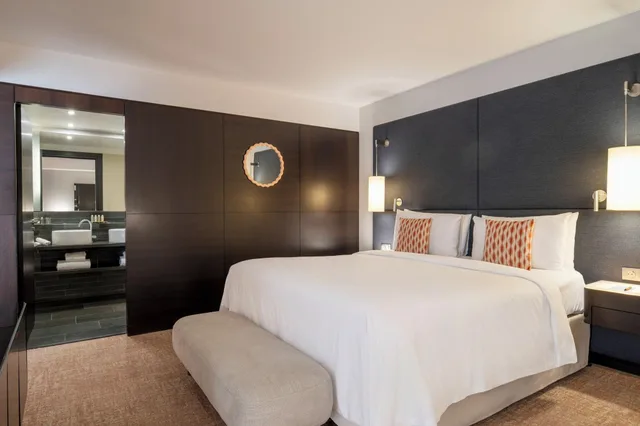 1 Bedroom, Home, Suite, Garden View، Renaissance Paris Arc de Triomphe Hotel 2/5