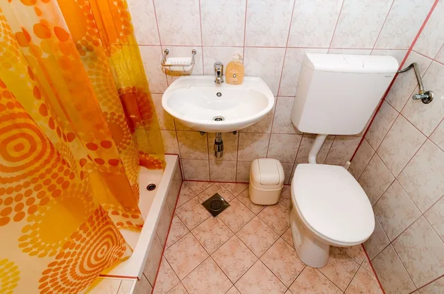 غرفة قياسية بسرير مزدوج بإطلالة على البحر بشرفة، Guest House Daniela 1/1