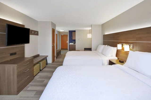 جناح بسريرين كوين مع أريكة، Holiday Inn Express Hotel Suites Auburn Hills 1/9