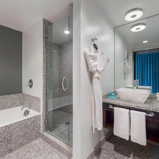Cool, Guest Room, King Bed, Corner، W BOSTON 6/7