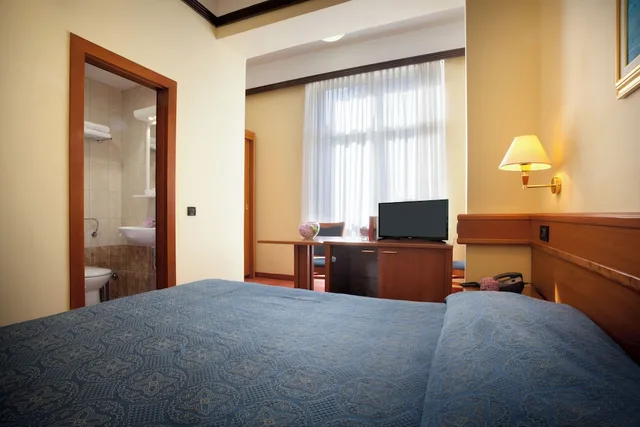 غرفة بسرير كوين، Hotel Kristal 2/4