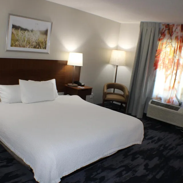 غرفة بسرير كينج بحوض استحمام لذوي الإعاقة، Fairfield Inn Boise 3/10