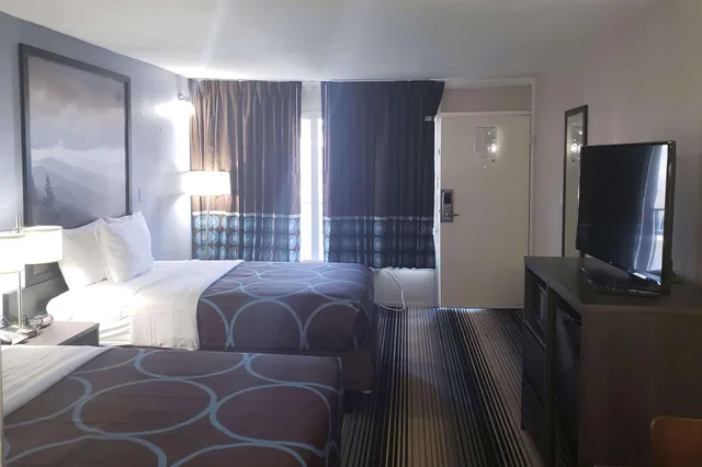 غرفة بسرير مزدوج لذوي الإعاقة، Super 8 by Wyndham Morganton 2/6