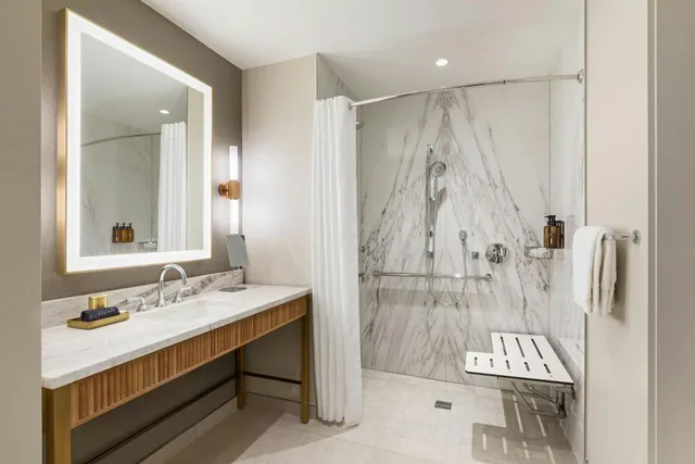 Guest Room, Deluxe, King Bed, Hall Park Hotel Autograph Collection 4/7