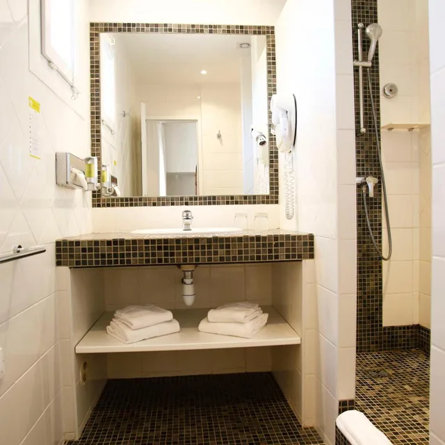 Classic, Double Bed, Le Saint Erasme 4/6
