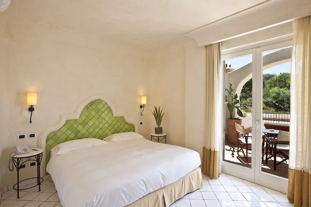 غرفة سوبيريور بإطلالة على الحديقة بشرفة، Therasia Resort Sea And Spa 3/5