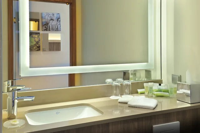 غرفة بزنس بسرير كينج، Courtyard By Marriott Brussels Eu 2/4
