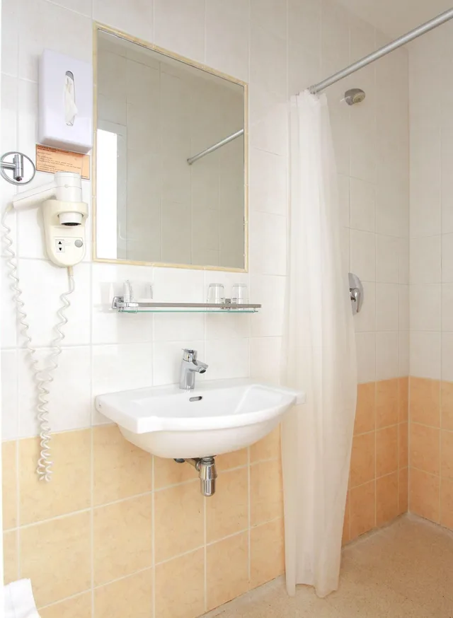 غرفة كلاسيكية بسرير مزدوج بإطلالة، Ambassador City Centre Hotel 5/5