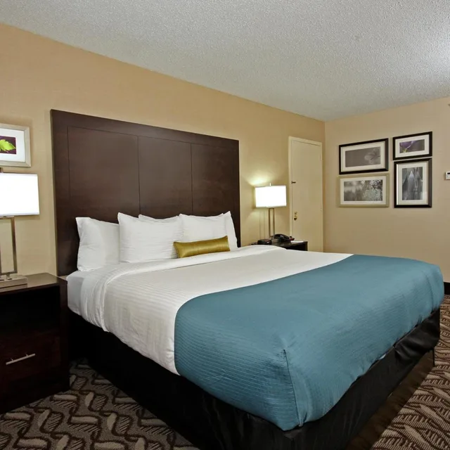 غرفة بسرير كينج، La Quinta Inn & Suites by Wyndham Springfield MA 5/6