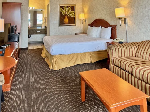 غرفة قياسية بسرير كينج مع أريكة، St George Inn Suites 4/10