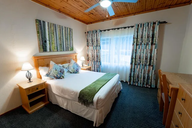 4 Rooms, Tree, Drakensberg Gardens Golf & Spa Resort 1/2