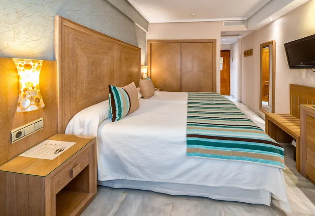 غرفة قياسية داخلية بسرير مزدوج بإطلالة، BALCON DE EUROPA HOTEL 1/4