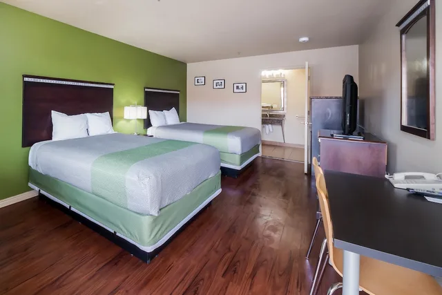 2 Bedrooms, Comfort, 2 Queen Beds, Motel 6 Floresville Tx 1/6