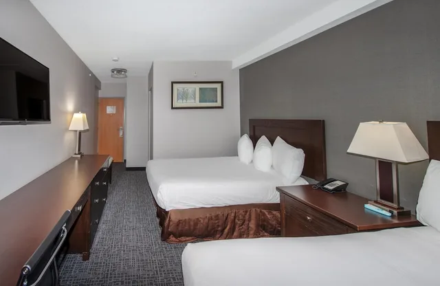 Coast, Comfort, 2 Double Beds، Coast Lethbridge Hotel and Conference Centre 6/10
