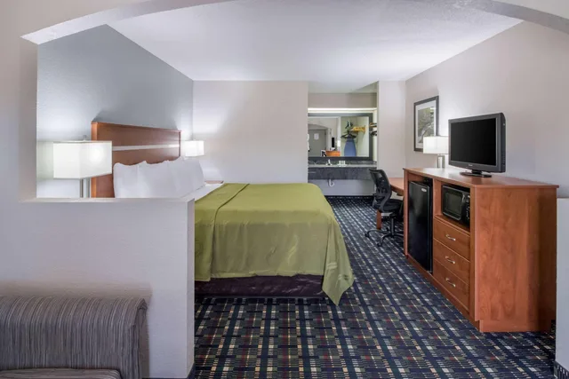 غرفة بسرير كينج للمدخنين، Quality Inn Dandridge 7/10