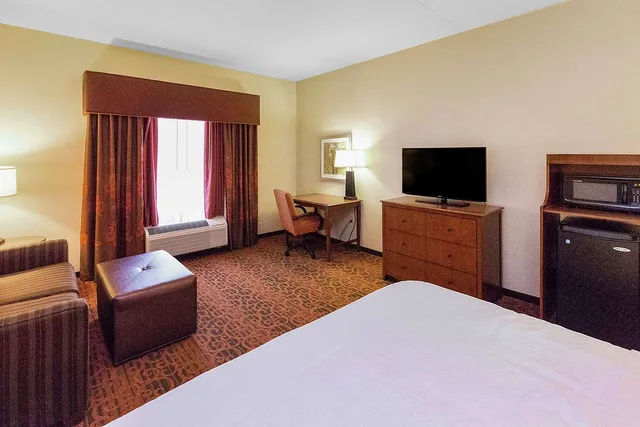 جناح استوديو بسرير كينج مع أريكة، Hampton Inn Waynesburg 2/6