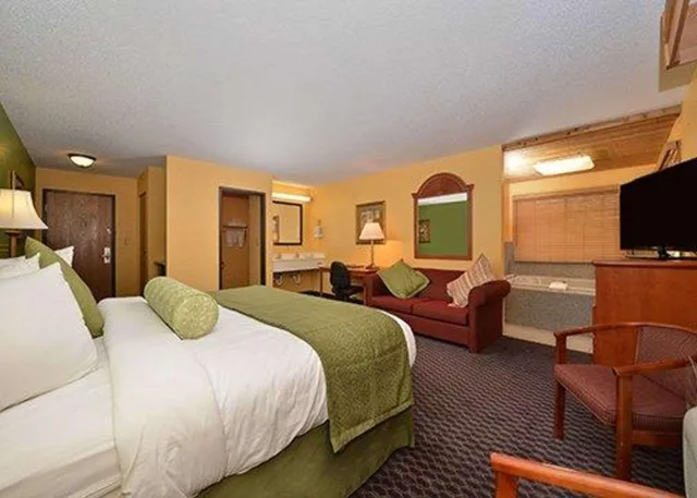 جناح بسرير كينج، Quality Inn & Suites Grinnell near University 1/1
