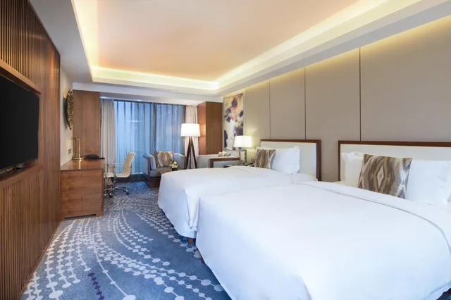 غرفة كلاسيكية بسريرين منفصلين مع دخول الصالة، Intercontinental Jinan City Center Formerly Crowne Plaza Jinan City Center 1/6