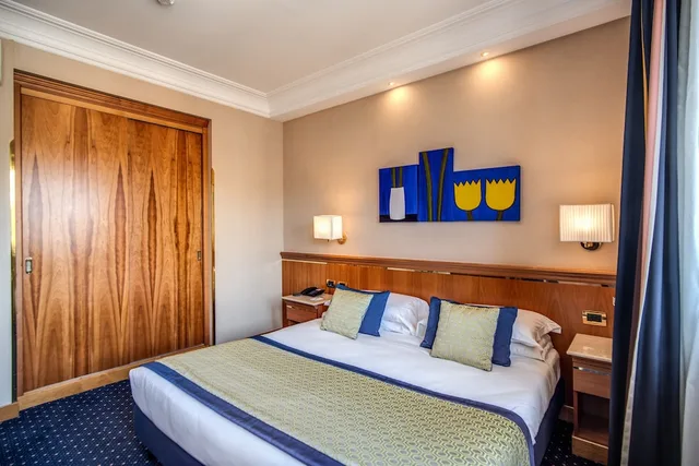 جناح جونيور بسرير كوين، Diocleziano Hotel 2/10