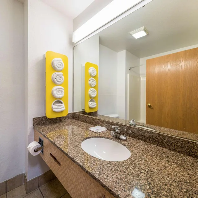 غرفة بسرير كينج لذوي الإعاقة، Motel6 Decatur, TX 10/10