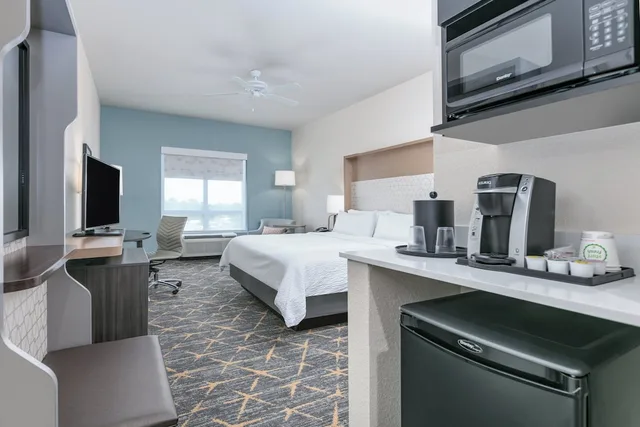 Standard, Queen Bed, Holiday Inn Houma 3/3