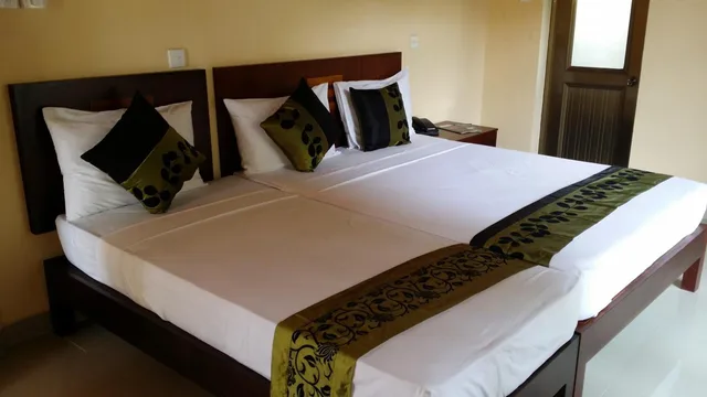 غرفة قياسية ثلاثية، Grand 7 Hotel Thalawathugoda (ex Seven Eleven Hotel) 2/2