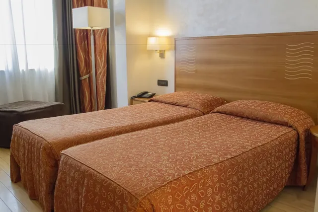 Standard, Double or Twin Bed, Continental 5/9