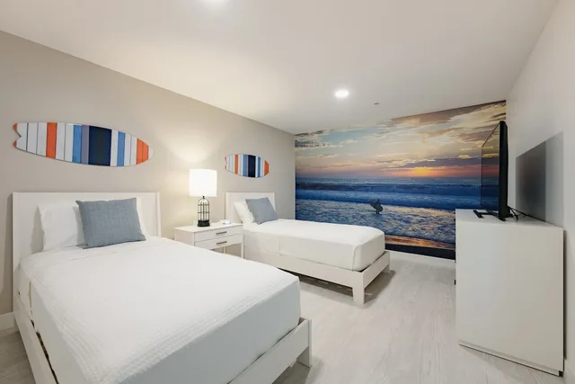 Family Suite, 2 Queen and Twin Beds, Hotel Bethany Beach 4/6
