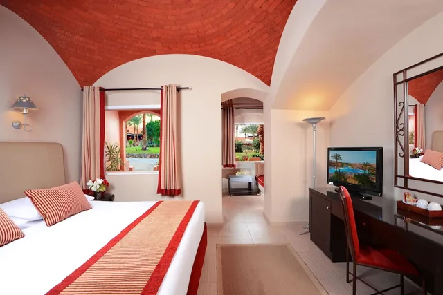 غرفة سوبيريور بسرير مزدوج بإطلالة على الحديقة، JAZ Makadi Oasis Resort 2/9