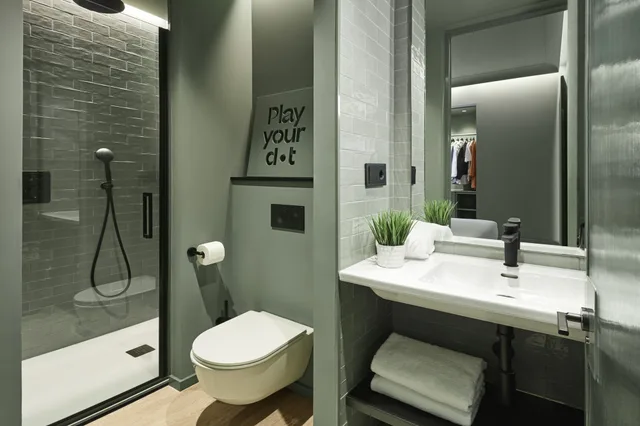 Deluxe, Queen Bed, Chic&basic Dot Hotel 3/5