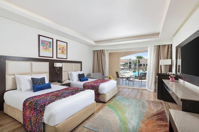 غرفة ديلوكس بسريرين منفصلين بإطلالة على المسبح، Pickalbatros White Beach Resort - Hurghada 1/4