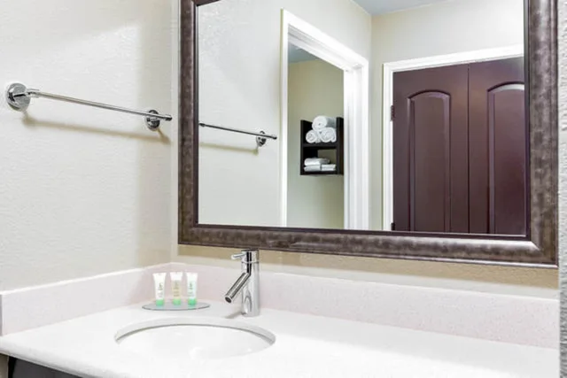 جناح بغرفتي نوم بمطبخ، Staybridge Suites College Station 2/4