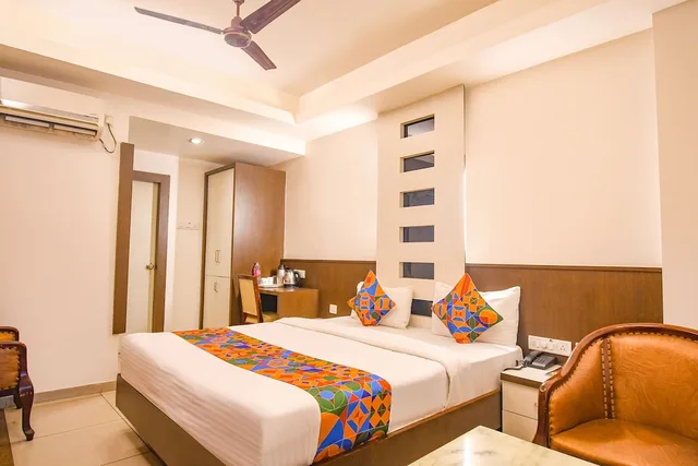 Deluxe, Double Bed, Fabhotel Emerald 1/2