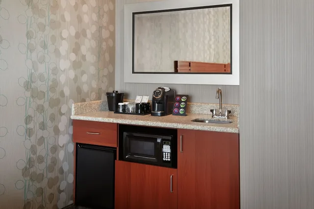 استوديو تنفيذي بسرير كينج مع أريكة، Courtyard Ottawa East 4/4