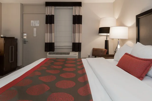 غرفة بسرير كوين لذوي الإعاقة، Ramada by Wyndham Boston 4/5