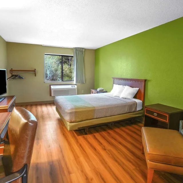 1 Queen Bed - ADA/Tub/Smoking، Motel6 Morehead, KY 5/10