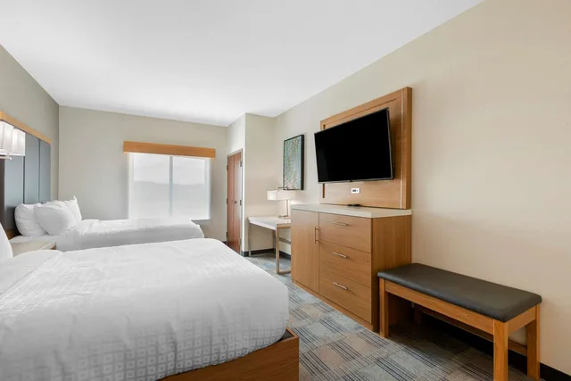 جناح بسريرين كوين مع أريكة بحوض استحمام لذوي الإعاقة، La Quinta Inn & Suites by Wyndham Coralville Iowa City 1/3