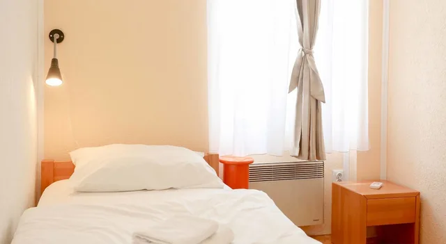 غرفة بإطلالة على المدينة مفردة بسرير فردي بحمام مشترك، Hostel Pigeon Square 1/5