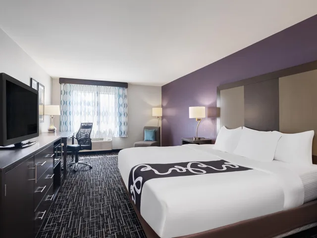Room, King Bed, Jetted Tub, La Quinta Inn And Suites By Wyndham Pocatello 4/9