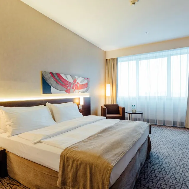 غرفة بسرير كينج بإطلالة على الجبل، HOLIDAY INN ZILINA 1/10