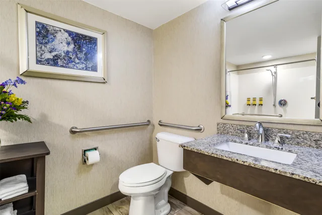 جناح بسريرين كوين بشرفة بإطلالة، Best Western Plus River Escape Inn & Suites 4/4