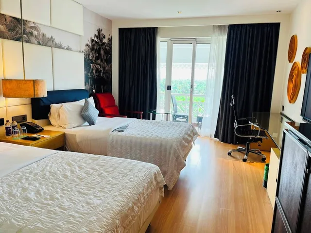 غرفة كلوب بسريرين منفصلين بإطلالة على المدينة، Le Meridien Kochi 1/8