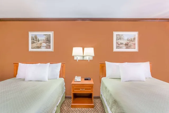 غرفة قياسية بسريرين كوين، Days Inn By Wyndham Bishop 1/10