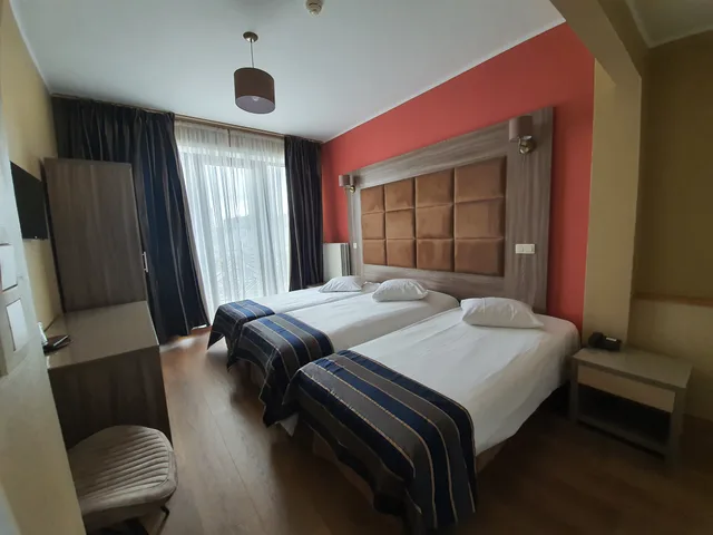 Superior, Triple, Single Bed, Hotel Midi-Zuid 1/3